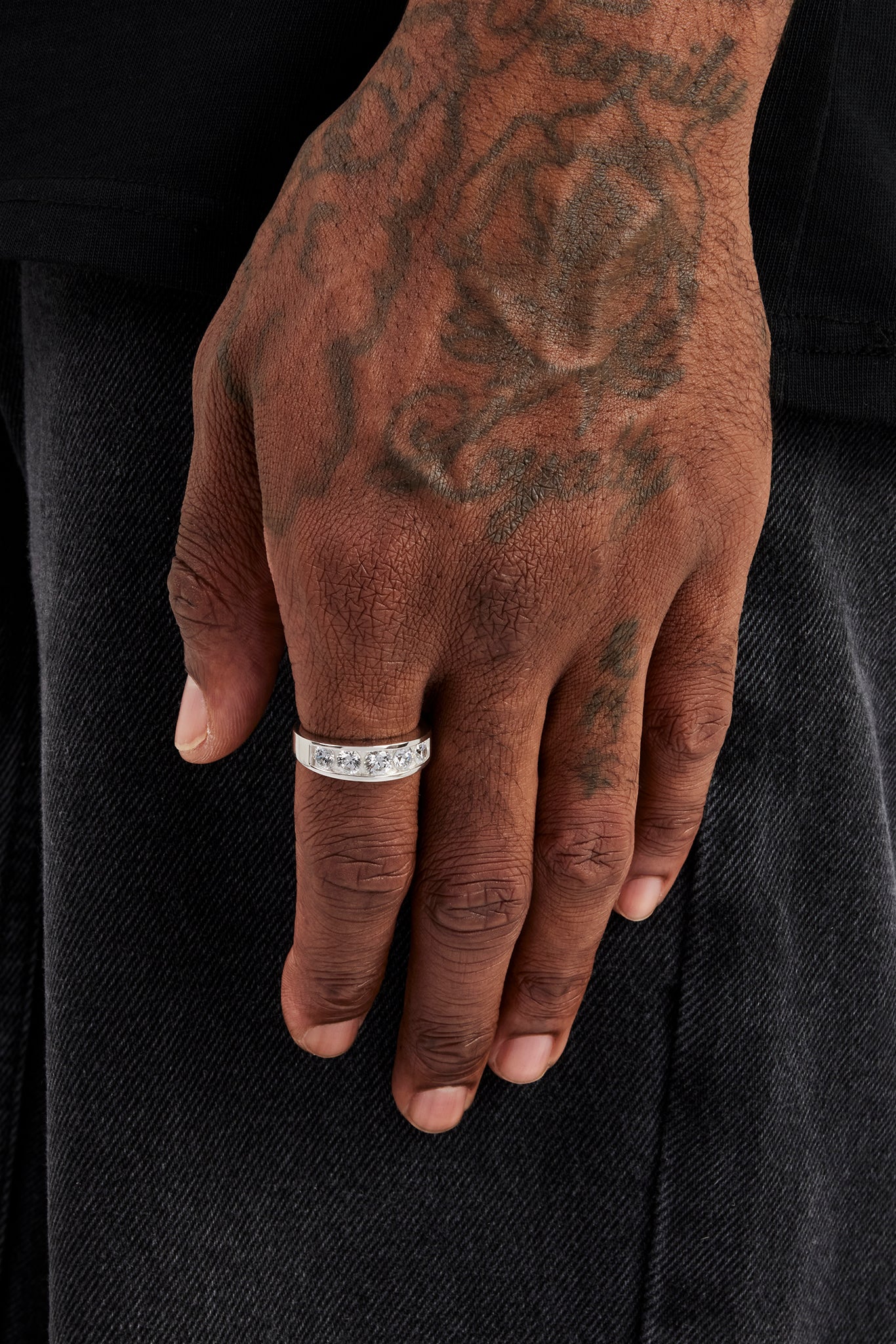 Ring mit poliertem Rand aus Eisstein – 6 mm